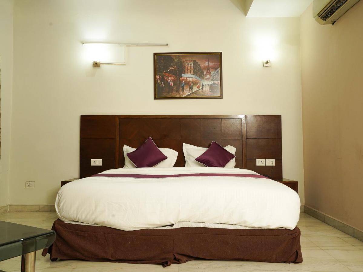 Lime Tree Hotel Sushant Lok Gurgaon Sector 29 Next To Iffco Chowk Metro Ngoại thất bức ảnh