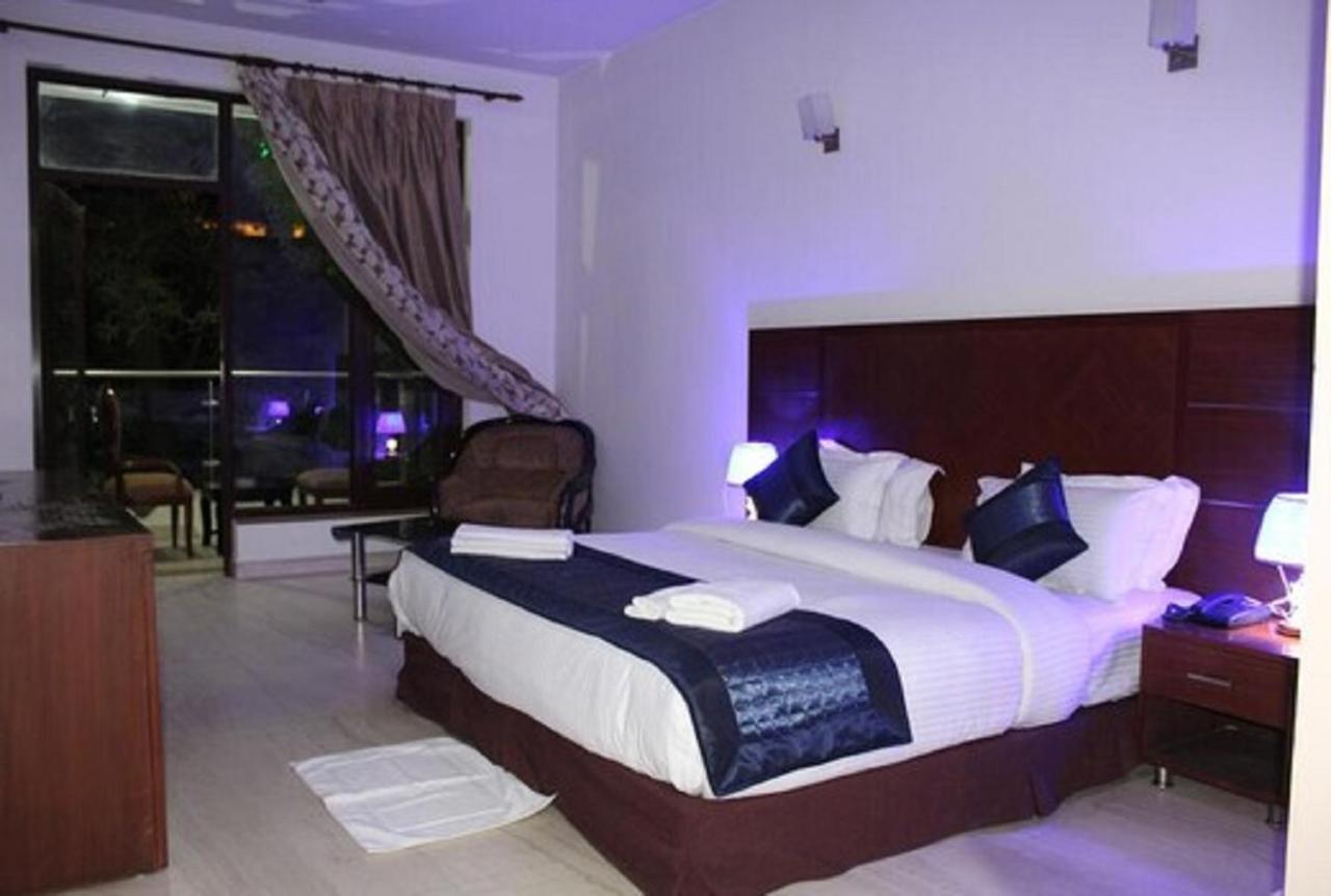 Lime Tree Hotel Sushant Lok Gurgaon Sector 29 Next To Iffco Chowk Metro Ngoại thất bức ảnh