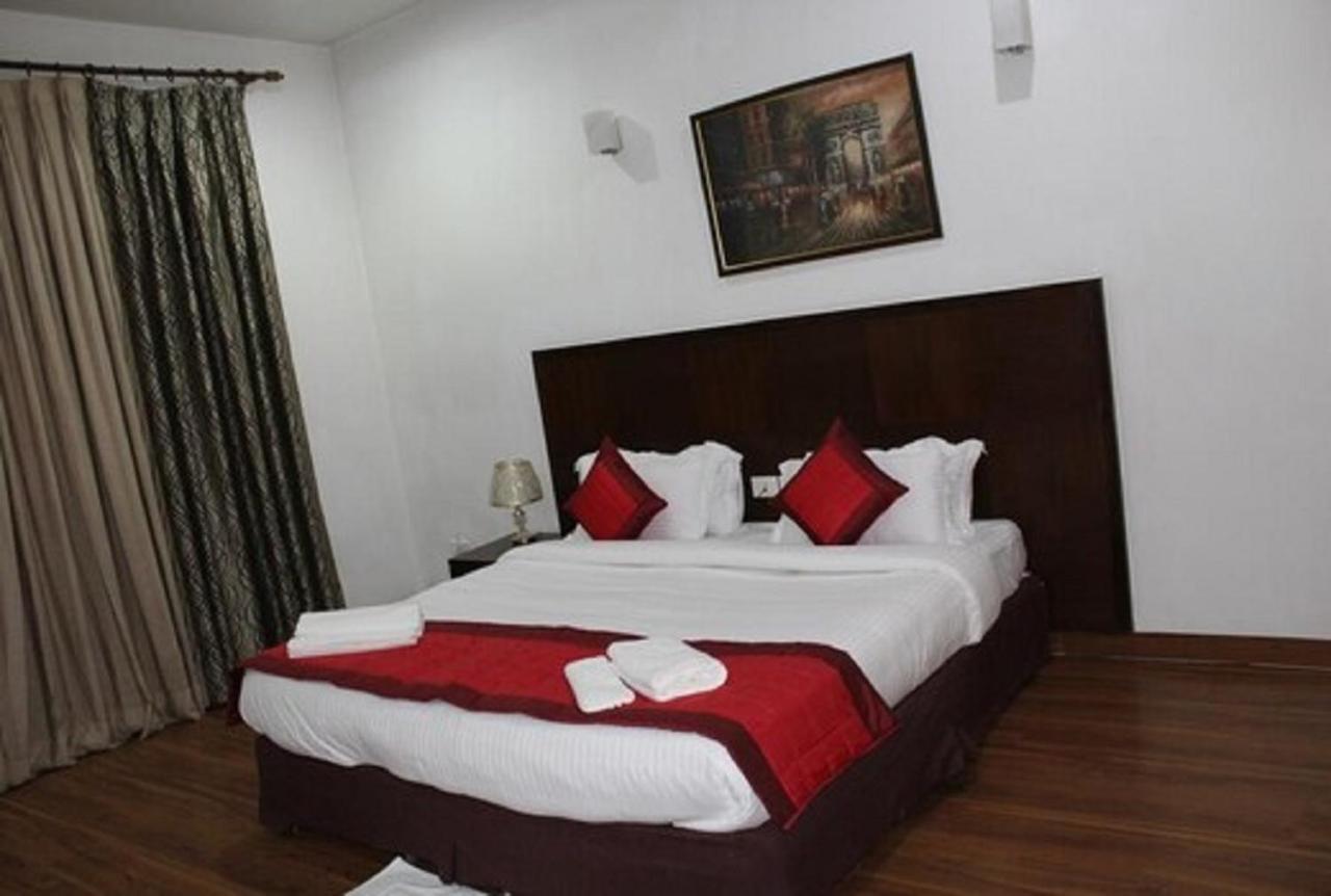 Lime Tree Hotel Sushant Lok Gurgaon Sector 29 Next To Iffco Chowk Metro Ngoại thất bức ảnh