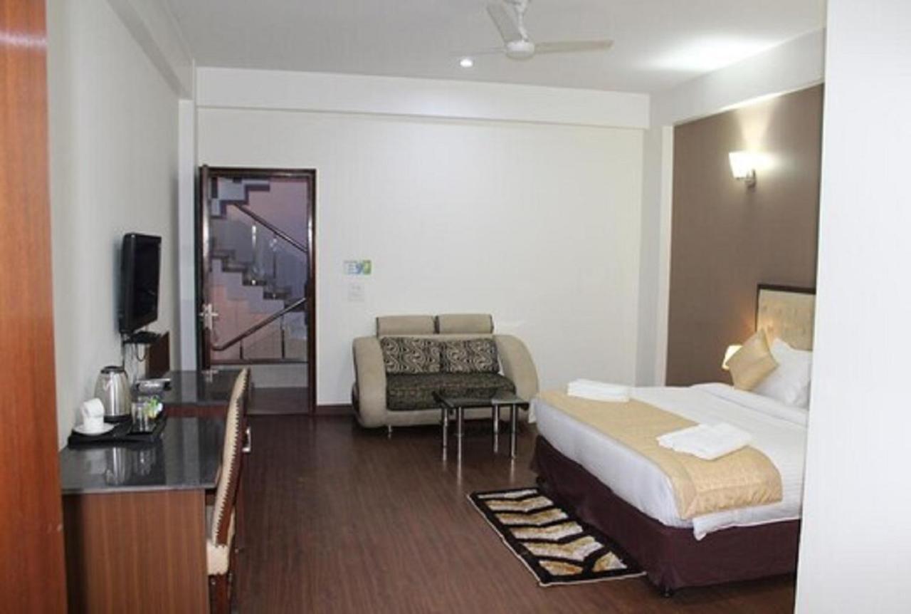 Lime Tree Hotel Sushant Lok Gurgaon Sector 29 Next To Iffco Chowk Metro Ngoại thất bức ảnh
