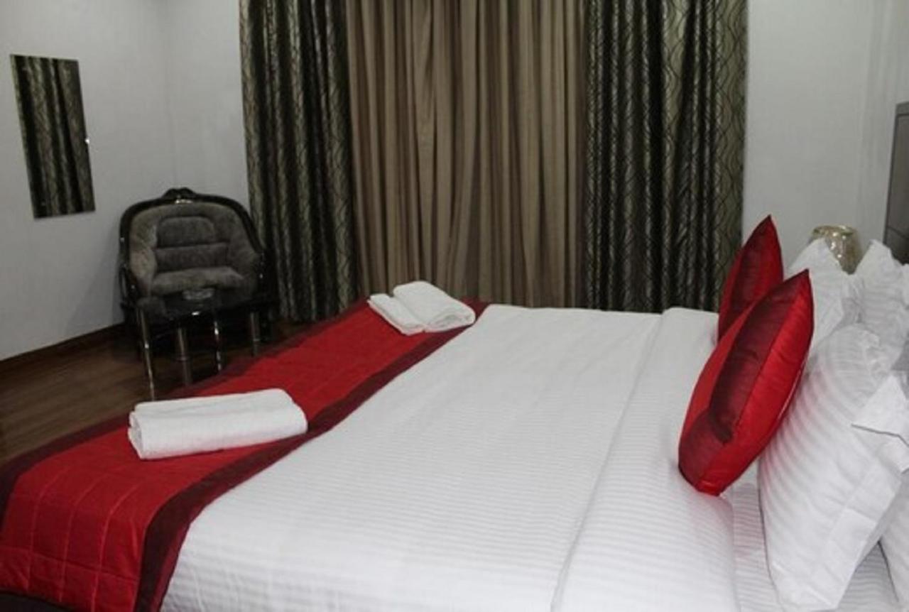 Lime Tree Hotel Sushant Lok Gurgaon Sector 29 Next To Iffco Chowk Metro Ngoại thất bức ảnh