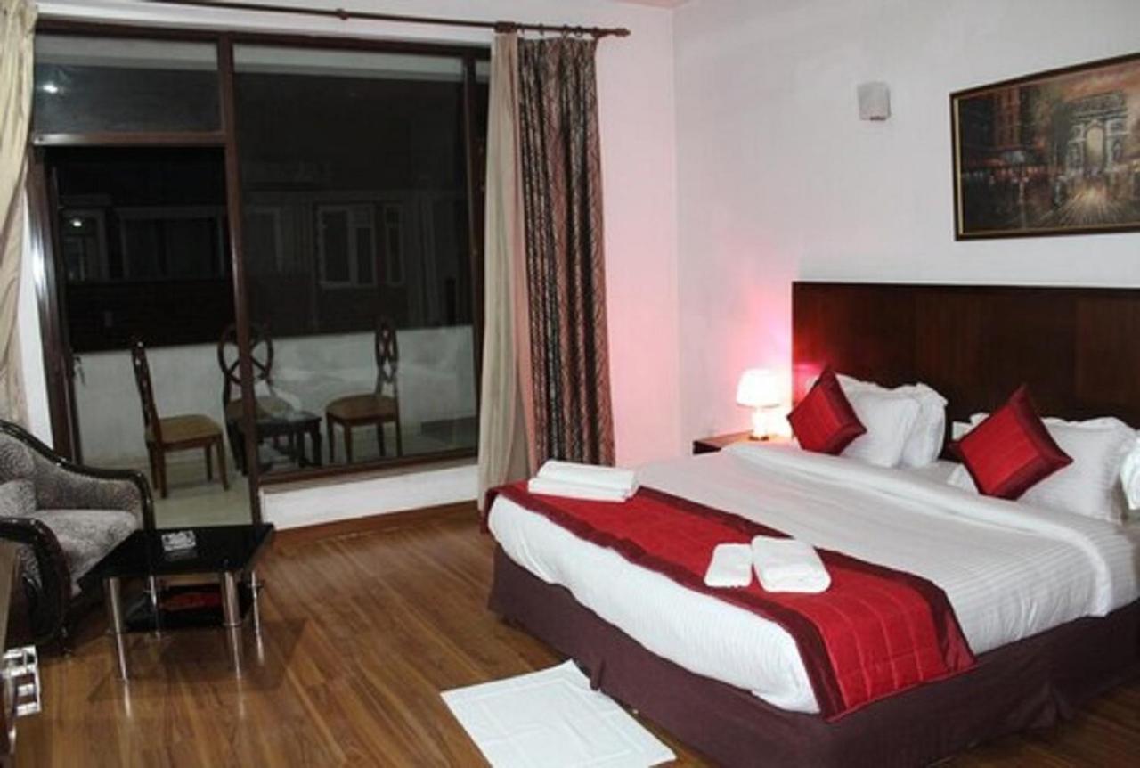 Lime Tree Hotel Sushant Lok Gurgaon Sector 29 Next To Iffco Chowk Metro Ngoại thất bức ảnh