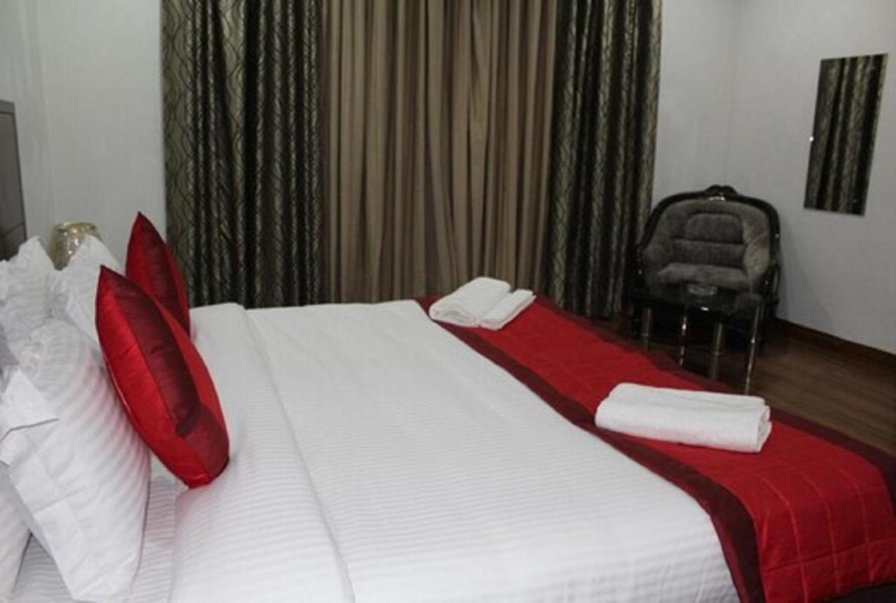 Lime Tree Hotel Sushant Lok Gurgaon Sector 29 Next To Iffco Chowk Metro Ngoại thất bức ảnh